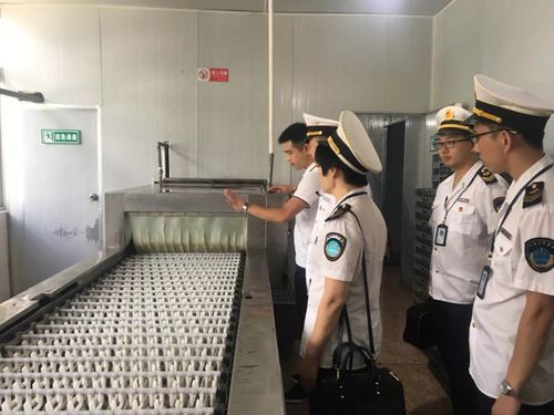 所的工作人员和第三方机构检测人员一起随机抽取了部分产品进行检验